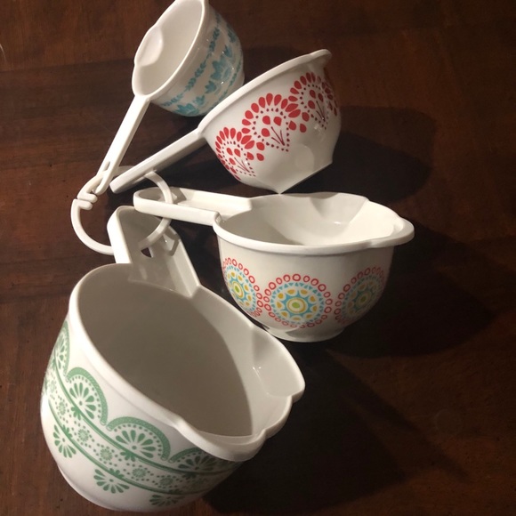 The Pioneer Woman Kitchen Pioneer Woman Set Of 4 Floral Measuring Cups Poshmark